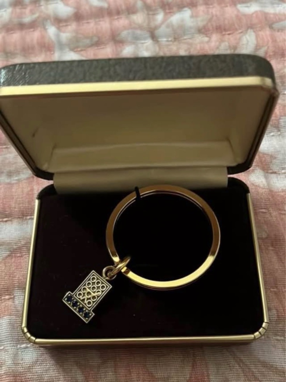 VINTAGE GOLD STOP & SHOP SERVICE AWARD CHARM